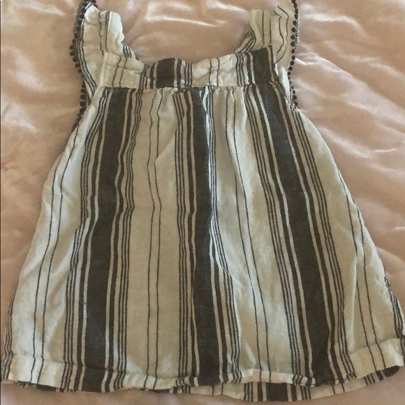 Carter’s two piece set. Blouse and shorts. Size 3T - Picture 4 of 7